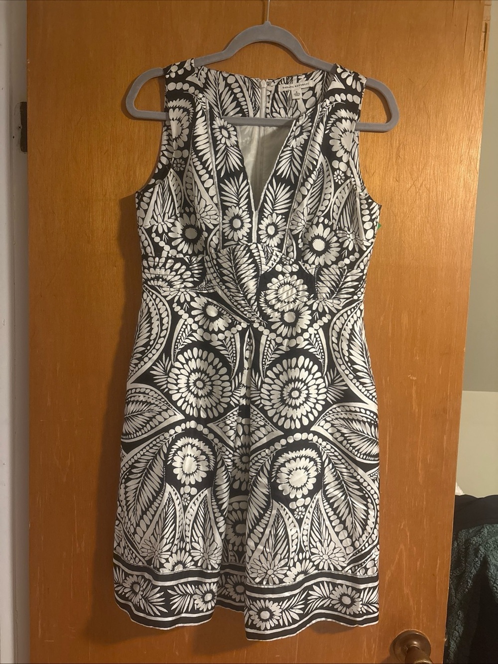 Banana Republic Black and White Sleeveless Sheath Dress with front pleat
